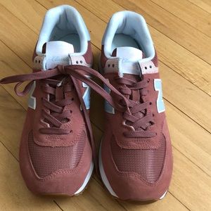 NWT New Balance woman’s classic sneakers size 9M